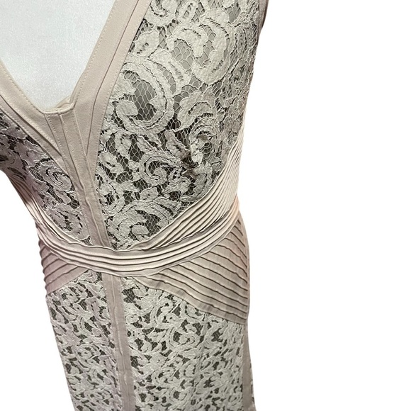 Tadashi Shoji-Lace V-Neck Gown with Pintuck Jersey Piping-Size Large - Picture 3 of 12